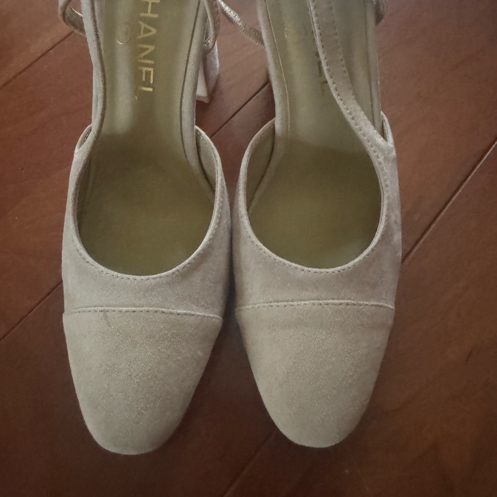 CHANEL Elegant Beige Heels